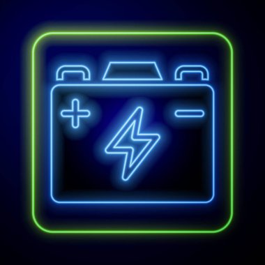 Parlayan neon araba akü ikonu mavi arka planda izole edildi. Akümülatör bataryası enerji ve elektrik akümülatörü bataryası. Vektör