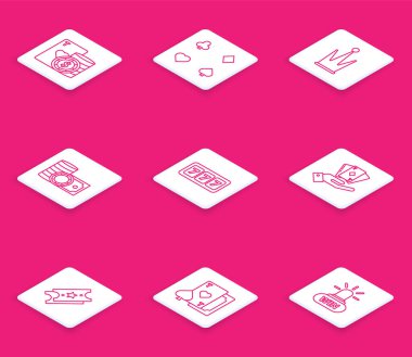 Kumarhane fişlerini ve iskambil kağıtlarını, oyun kağıtlarını, çipleri, para destelerini, kumar makinesini, şanslı yedili piyango piyango destesini, piyango biletini ve kalp ikonunu ayarla. Vektör