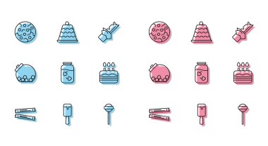 Sıra şeker paketleri, dondurma, kurabiye ya da bisküvi, lolipop, çilek reçel kavanozu yanan mumlu kek, içinde cam şekerler ve ikon olan pasta. Vektör