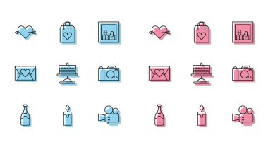 Şampanya şişesi, yanan mum, kalp oklu Amour, sinema kamerası, tabakta pasta, fotoğraf, sevgililer günü zarfı ve alışveriş poşeti ikonu. Vektör