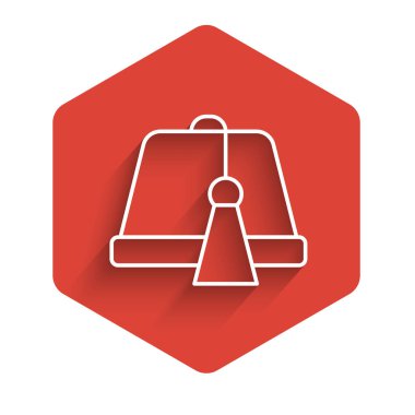 Beyaz çizgi Türk şapka ikonu uzun gölge arkaplan izole. Kırmızı altıgen düğmesi. Vektör