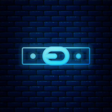 Duvarda izole edilmiş çelik toka ikonlu parlak neon deri kemer. Vektör