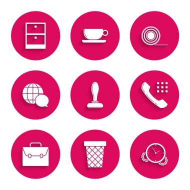 Pul, Çöp Kutusu, Zaman Yönetimi, Telefon ahizesi, Evrak Çantası, Konuşma balonu, İskoç ve Arşiv kağıt çekmece simgesinden yapılmış dünya haritası. Vektör