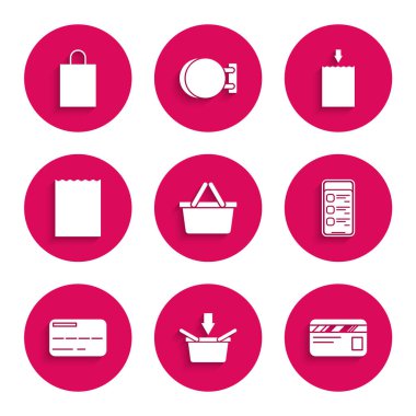 Alış veriş sepeti, kredi kartı, online alışveriş cep telefonu, kağıt torba ve simge. Vektör