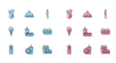 Sıralı Doner kebabı, kamış ve donut içen kağıt bardak, tavuk budu, Burger patates kızartması karton kutu, sosisli sandviç, dondurma külahı ve üzeri yiyecek ikonu dolu tepsi. Vektör