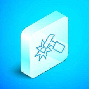 Isometric çizgi çekiç simgesi mavi arkaplanda izole edildi. Tamir için bir araç. Gümüş kare düğme. Vektör.