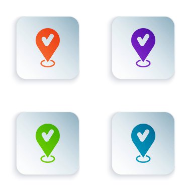 Beyaz arkaplanda işaretli renk haritası simgesi izole edildi. Navigasyon, işaret, konum, harita, GPS, yön, yer, pusula, arama konsepti. Kare düğmelere renkli simgeleri yerleştir. Vektör.