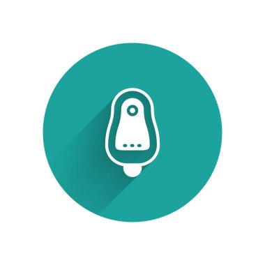 Beyaz tuvalet pisuarı ya da uzun gölgeli sidik ikonu. Erkekler tuvaletinde çiş. Tuvalet, tuvalet, tuvalet. Yeşil daire düğmesi. Vektör.