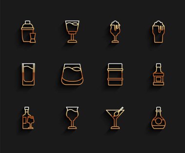 Bardaklı şarap şişesi, kokteyl karıştırıcı, Martini, bir şişe konyak veya brendi, cam viski, viski ve metal bira fıçısı ikonu. Vektör