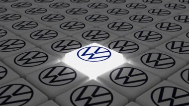 Melitopol, Ukrayna - 25 Temmuz 2024: Volkswagen logosu küp şeklinde izole edildi. Volkswagen, Alman otomobil üreticisi..