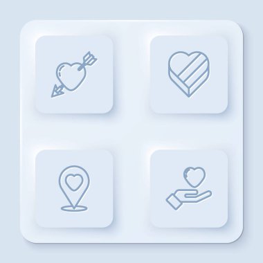 Aşkı kalp ve okla, şekeri kutuya, yeri ve kalbi ele ayarla. Beyaz kare düğme. Vektör.