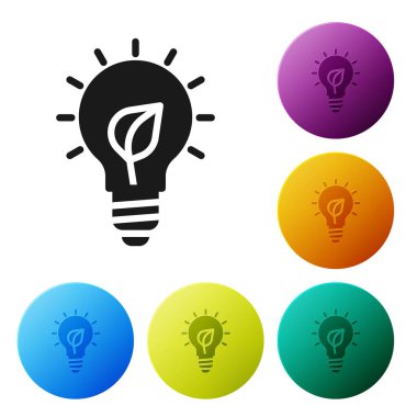 Beyaz arkaplanda yaprak simgesi olan siyah ampul. Çevre enerjisi kavramı. Alternatif enerji kavramı. Simgeleri renk daire düğmelerine ayarla. Vektör.