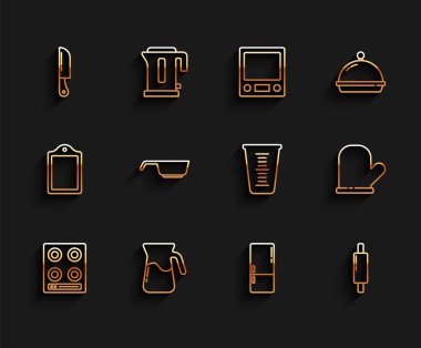 Gaz ocağı sürahi bardağını su bıçağı soğutuculu fırın eldiveni ve ölçü kabı ikonuyla ayarla. Vektör.