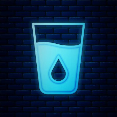 Duvarda izole edilmiş su ikonu olan parlak neon camlar. Soda bardağı. Vektör.