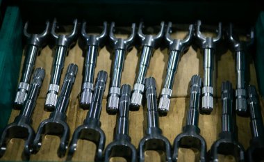 Çalışmalar devam ediyor. Endüstriyel malzeme. Ham madde, makine işleminin tedarik edilmesini bekliyor