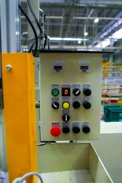 Die Fabrik Laufsteg Und Maschine Für Die Bearbeitung Von Metallteilen — Stockfoto