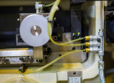 Bir makine ekipmanı. Üretimde mekanik bölüm.