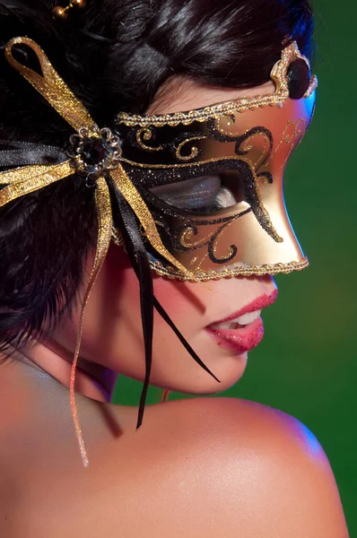 Kvinna Med Färgglada Karneval Mask — Stockfoto