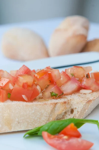 Delicious Traditional Mediterranean Bread Tomato Olive Oil — Stock Photo, Image