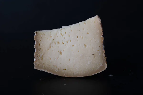 菌やカビで発酵させたチーズ — ストック写真