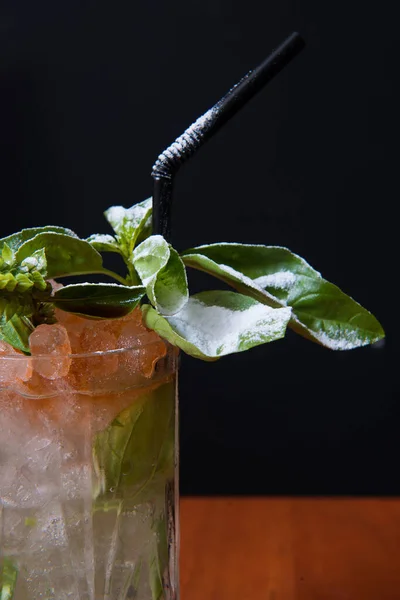Délicieux Cocktail Mélange Rafraîchissant Servi Décoré Par Barman — Photo