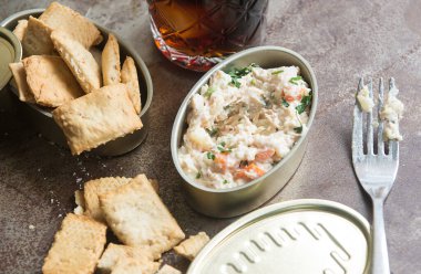 İspanya 'da Rus salatası denilen patatesli sebze salatası.