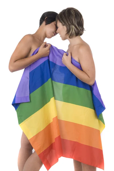 Par Kvinnor Förälskade Lesbisk Regnbåge Flagga Stockfoto