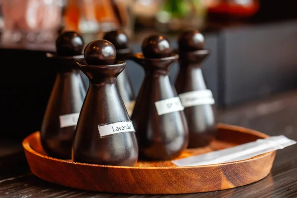 Selectie Van Essentiële Oliën Keramische Flessen Luxe Spa Salon Resort — Stockfoto