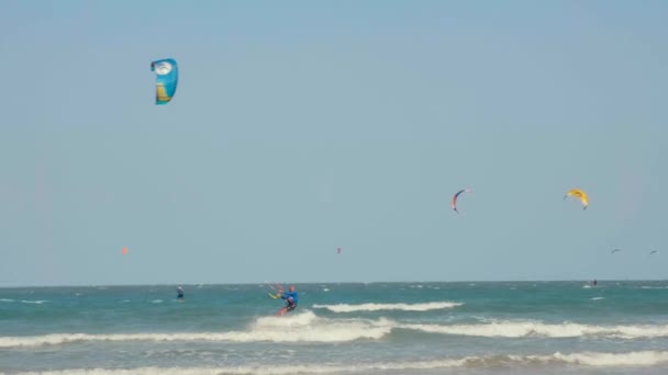 Kite Boarding Kitesurfing Freestyle Hot Sunny Day Active Extreme Water — Stock Video