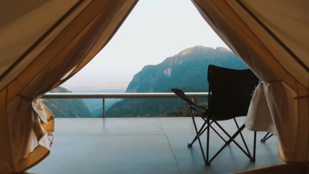 Modern Kamp Çadırının Kanyon Manzarası Aktif Tatil Tatiller Dağlarda Seyahat — Stok video