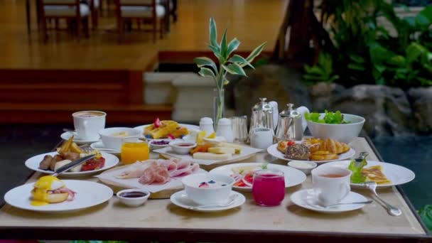 Table Full Various Fresh Food Luxury Modern Restaurant Hotel Delicious — Vídeos de Stock