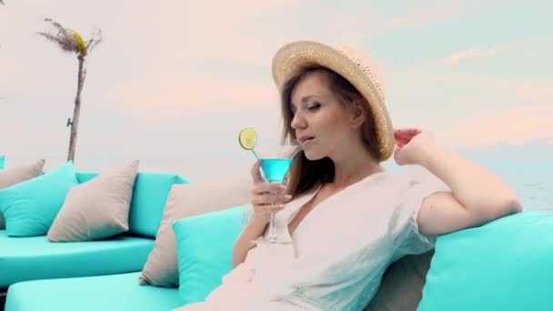 Attractive Young Tourist Girl Relaxes Beach Enjoying Cocktail Beautiful Sea — Αρχείο Βίντεο