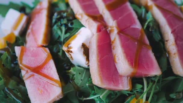Close Tuna Salad Mango Cheese Rocket Salad Grilled Seafood Fried — Stockvideo
