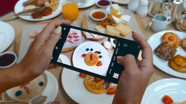 Female Influencer Blogger Captures Breakfast Phone Camera Takes Close Shots — Stockvideo