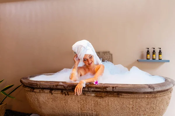 Happy Smiling Beautiful Young Woman Luxurious Spa Hotel Relaxes Foam — Stok fotoğraf