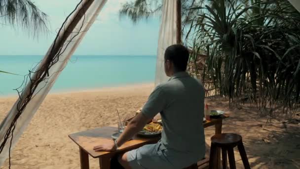 Summer Vacation Man Outdoors Beach Restaurant Alone Enjoy Exotic Food — Stock Video