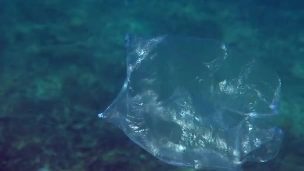 Podwodne Ujęcie Plastikowych Szczątków Powoli Dryfujących Oceanie Ogromny Problem Ekologiczny — Wideo stockowe