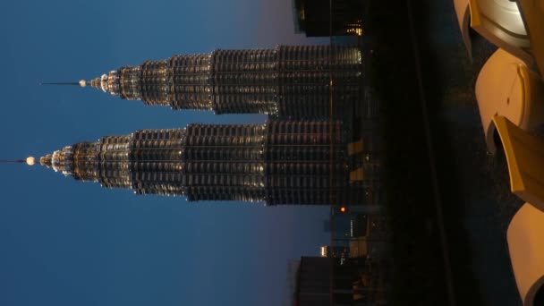 Vertical Video Petronas Towers Вид Хмарочоса Головну Знамениту Будівлю Міста — стокове відео