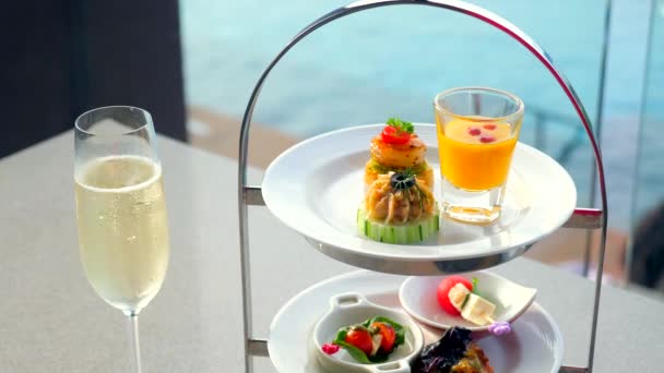 Champagne Glasses Filled Sparkling Wine Appetizer Set Backdrop Ocean Luxury — Stock Video