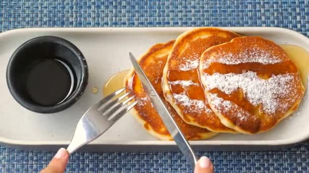 Pancake Lembut Dengan Sirup Maple Pilihan Makan Siang Yang Lezat — Stok Video