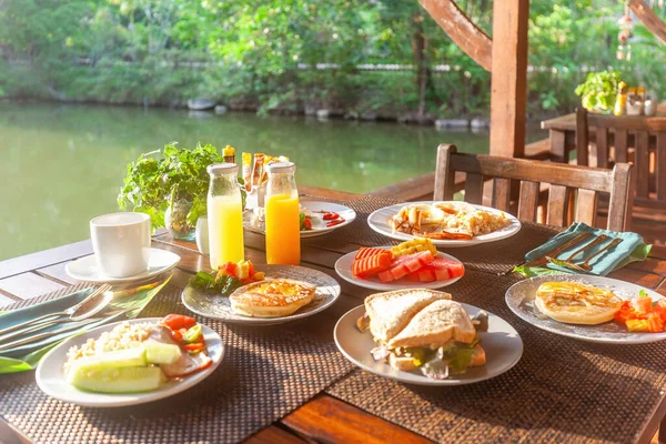 Tayland Bir Tatil Köyünde Lezzetli Bir Kahvaltı Yapın Kızarmış Yumurta — Stok fotoğraf