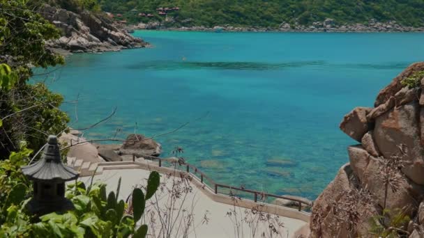 Rocky Shoreline Turquoise Sea Perfect Spot Relaxing Outdoor Getaway Concept — Stock Video