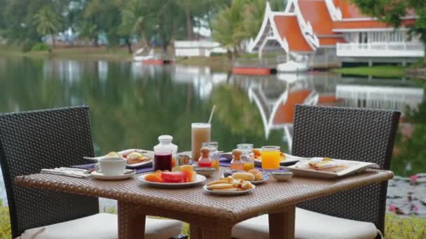 Lujoso Desayuno Aire Libre Complejo Tropical Con Una Variedad Opciones — Vídeos de Stock