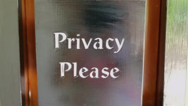 Drzwi Pokoju Hotelowego Prywatnością Proszę Podpisać Wskazując Gościom Preferencje Dla — Wideo stockowe