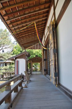 Daikaku-Ji tapınağının dış verandası. Kyoto Japonya
