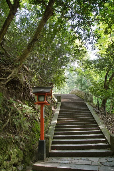 鞍馬寺の階段と灯籠 京都日本 — ストック写真