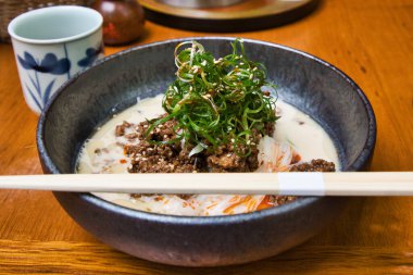 Masada batı usulü erişte çorbası var. Kyoto Japonya