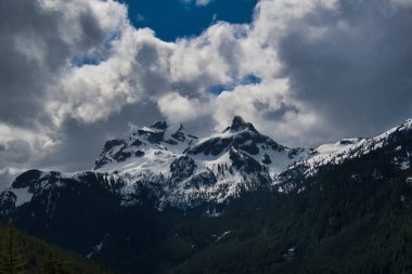 Gökyüzü Pilot Dağı 'nın panorama görüntüsü. MÖ. Squamish Kanada