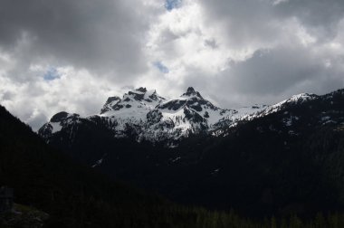 Gökyüzü Pilot Dağı 'nın panorama görüntüsü. MÖ. Squamish Kanada