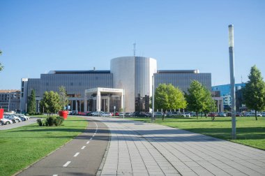 Leon, İspanya - 25 Haziran 2019 Cunta de Castilla y Leon, İspanya toprak hizmetlerinin inşası